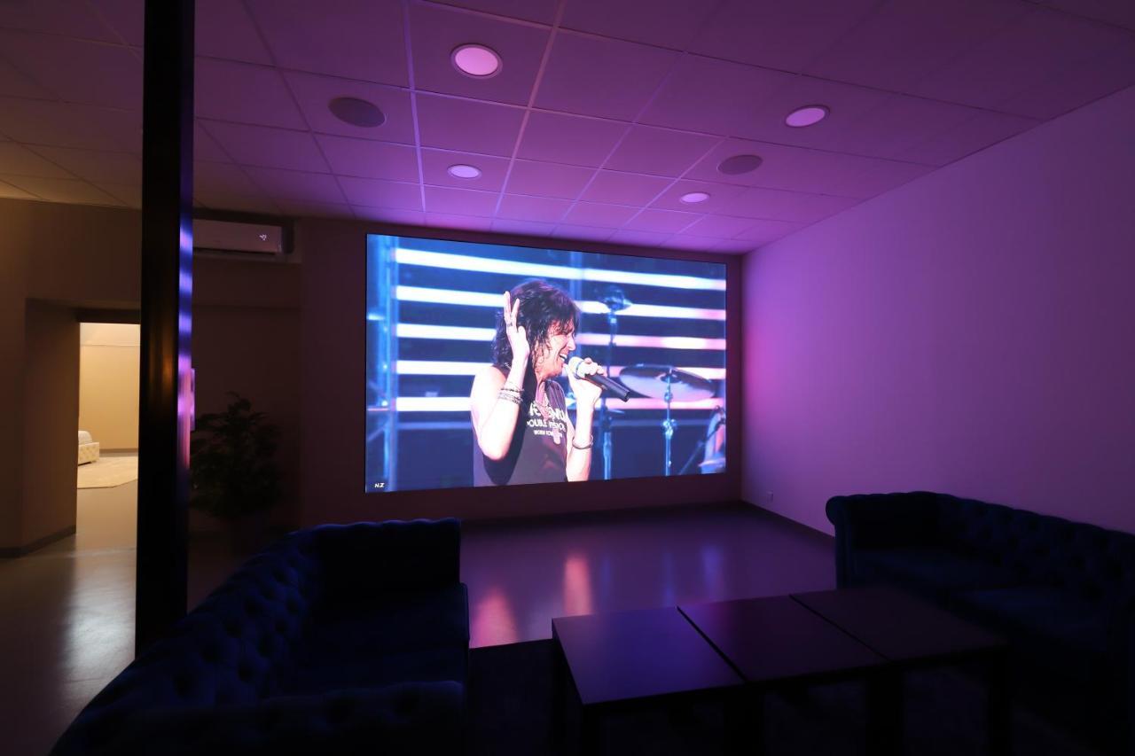 Aparthotel Loft 250M2 Avec Ecran Led Geant De 10M2 Marseille Exteriér fotografie